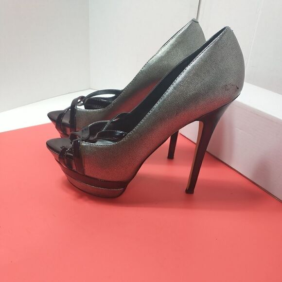 Women’s BAKERS SZ 8B  High Stiletto Heel  Peep Toes  pole shoes Silver/Black - Picture 11 of 12